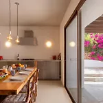 New! Xic Vila